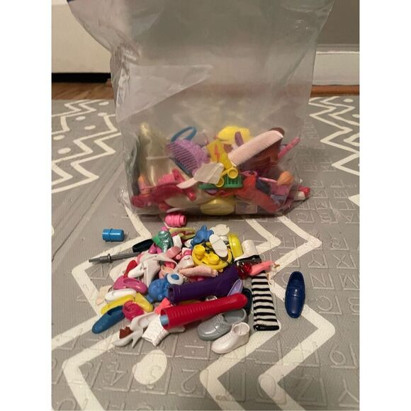 Vintage Barbies & Vintage Clothes & Vintage Accessories Big Lot - Picture 16 of 16